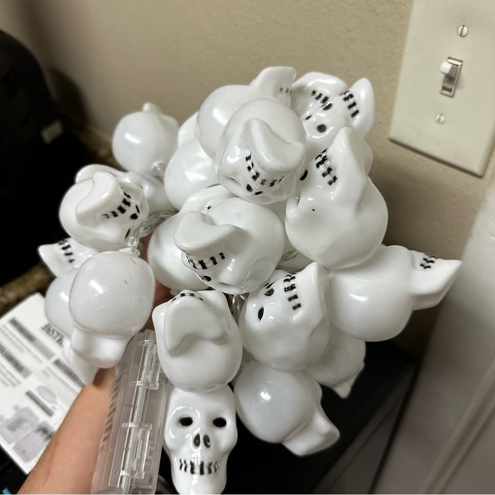 LED Skull String Lights - Picture 7 of 8